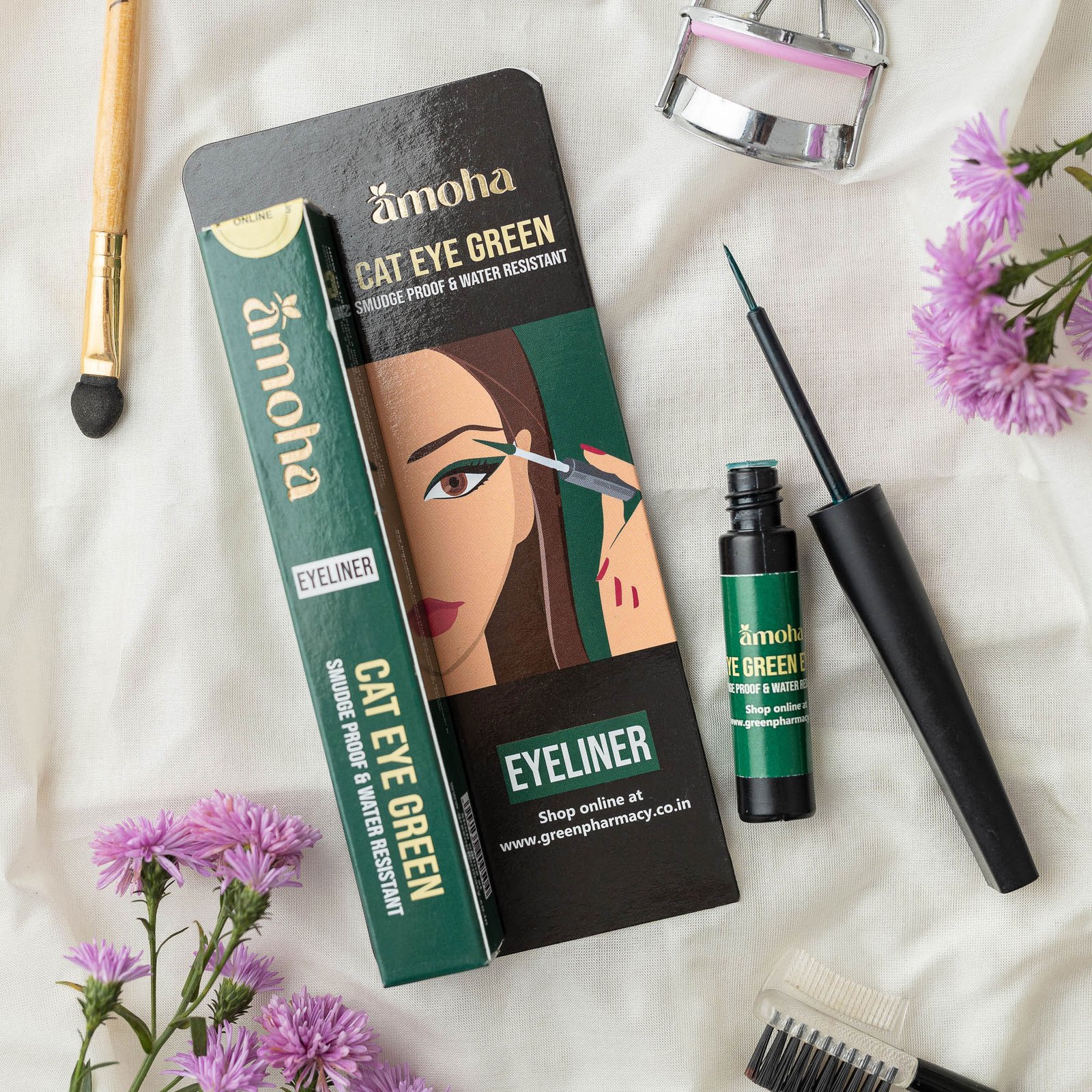 amoha-eyeliner-cat-eye-green